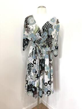 y2k Roulette Large Vintage Style Floral Midi Dress with V-Neck and 3/4 Sleeves